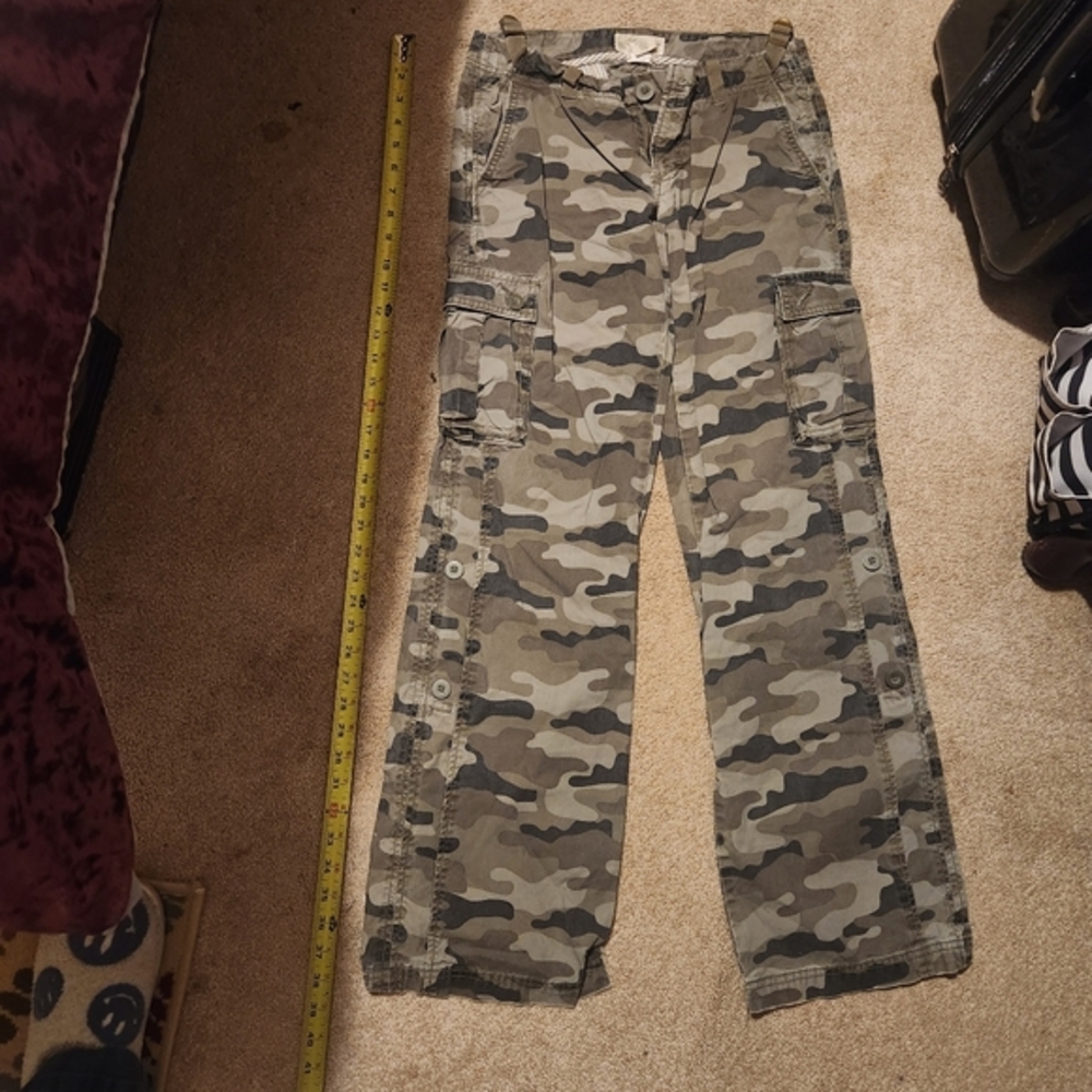 Old navy women's camo jeans, size 2